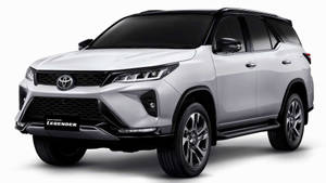 Toyota Fortuner Legender Super White Wallpaper