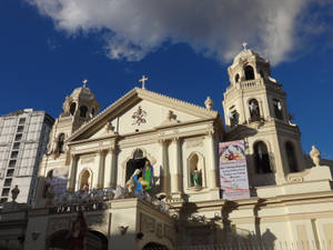 Tranquil Afternoon At Quiapo Church, Manila Wallpaper