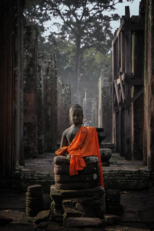 Tranquil Monk Statue At Angkor Wat Wallpaper