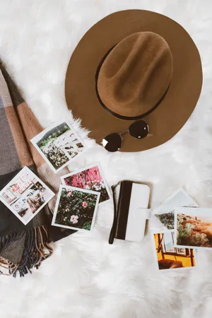 Trendy Instant Photos Wallpaper