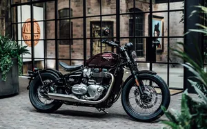 Triumph Bonneville 2019 Bobber Maroon Model Wallpaper