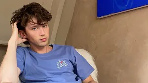 Troye Sivan Fan Merch Wallpaper