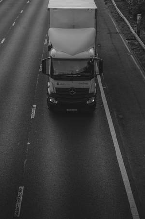 Truck In Leicestershire Highway Wallpaper