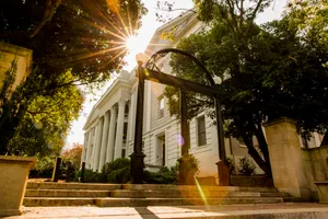 University Of Georgia Arch At Noon Wallpaper