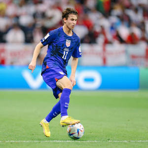 Usa National Football Team Player Aaronson Wallpaper