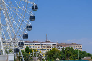 Uzbekistan Navruz Park Ferris Wheel Wallpaper