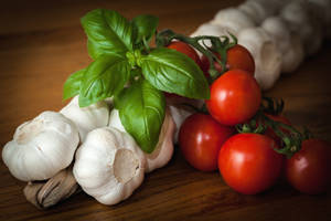 Vegetable Tomato Basil Garlic Wallpaper