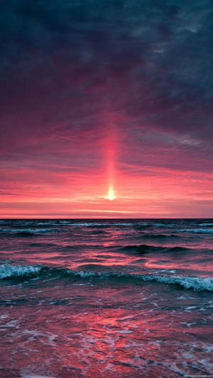 Vertical Red Tone Wallpaper