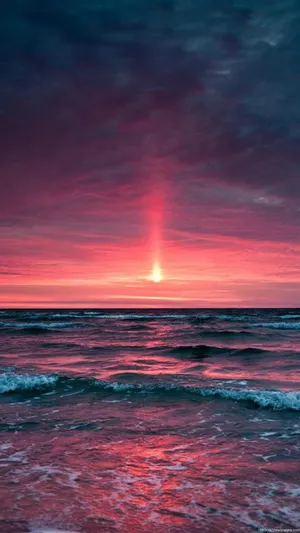 Vertical Red Tone Wallpaper