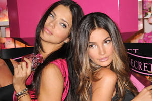 Victoria's Secret Adriana And Lily Wallpaper