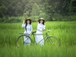 Vietnamese Sister White Ao Dai Wallpaper