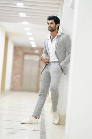 Vijay Devarakonda In Sophisticated Attire - A Still From Arjun Reddy Wallpaper