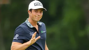 Viktor Hovland Waving For Fans Wallpaper