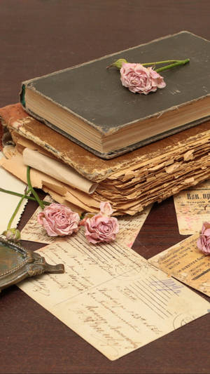 Vintage Iphone Aesthetic Romantic Old Book Wallpaper