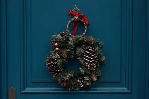 Welcome Guests To Your Winter Wonderland With This Festive Christmas Wreath. Wallpaper
