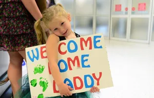 Welcome Home Daddy Sign Wallpaper