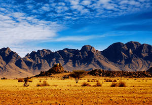 Western Arid Mountain Range Wallpaper