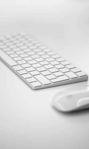 White Aesthetic Keyboard And Mouse Wallpaper