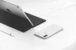 White Apple Ipad Pro With Smart Keyboard Wallpaper