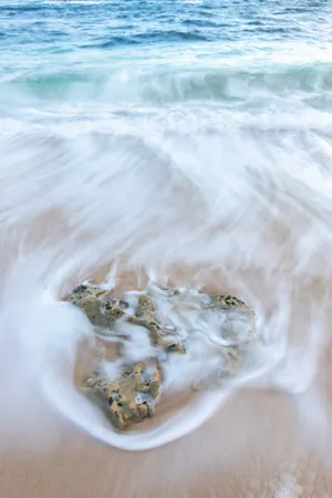 White Beach Waves Wallpaper