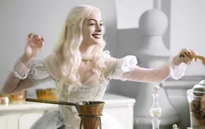 White Queen Anne Hathaway Wallpaper