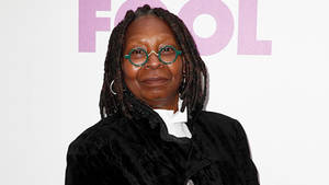 Whoopi Goldberg Green Glasses Wallpaper