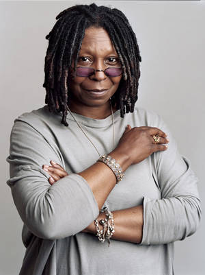 Whoopi Goldberg Smiling At An Event Wallpaper