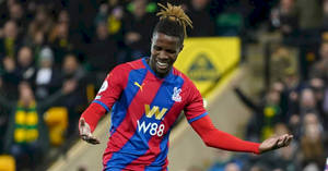 Wilfried Zaha Looking At His Hands Wallpaper