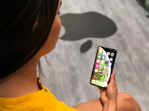Woman Holding Iphone Xs Max Wallpaper