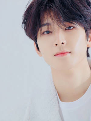 Wonwoo Close-up Look Wallpaper