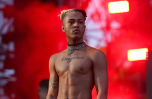 Xx Tentacion Topless On Stage Wallpaper