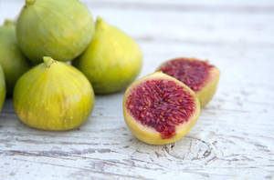 Yellow Figs Table Display Wallpaper