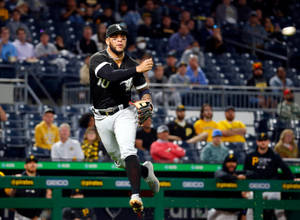 Yoan Moncada Throwing Baseball Wallpaper