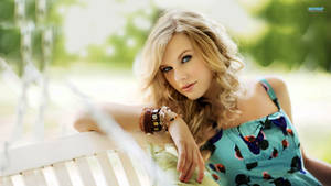 Young And Carefree Taylor Swift Wallpaper