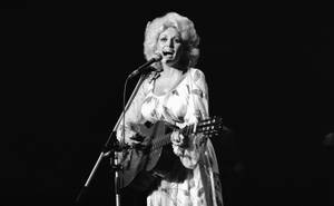 Young Dolly Parton Vintage Photograph Wallpaper