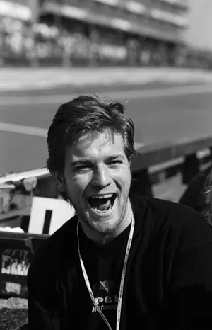 Young Ewan Mcgregor Happy Laugh Grayscale Wallpaper