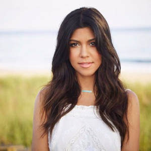 Young Kourtney Kardashian In White Wallpaper