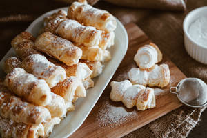 Yummy Schaumrollen Pastries Wallpaper