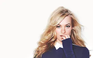 Yvonne Strahovski Hand On Lips Wallpaper